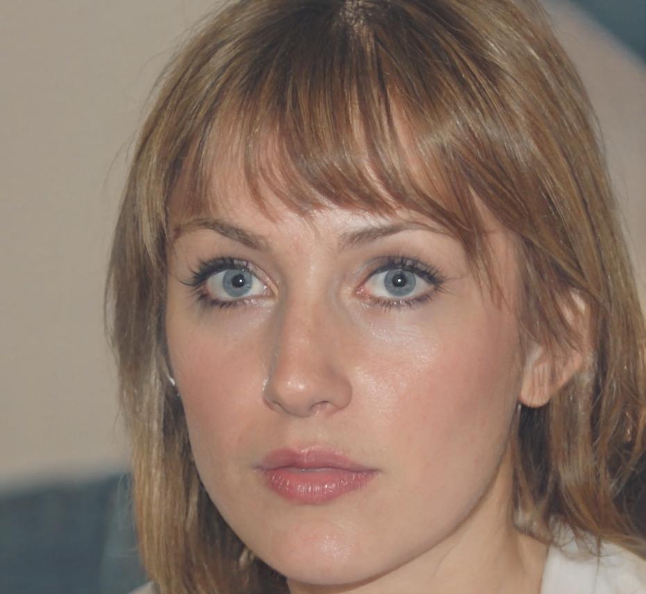 Sophie Laurent, Analyste Financière Senior